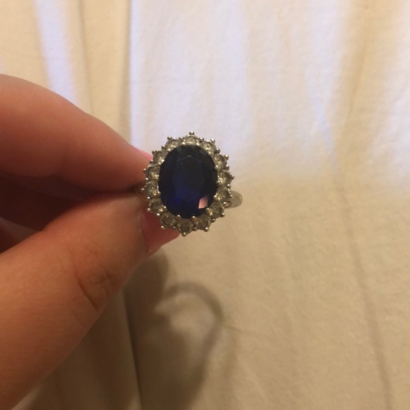 Exact Replica Princess Diana sapphire ring - Picture 5 of 5